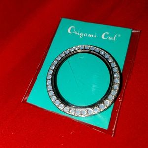 Interchangeable face for locket.